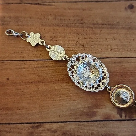 Rhinestone and Flower Bracelet - Picture 5 of 9